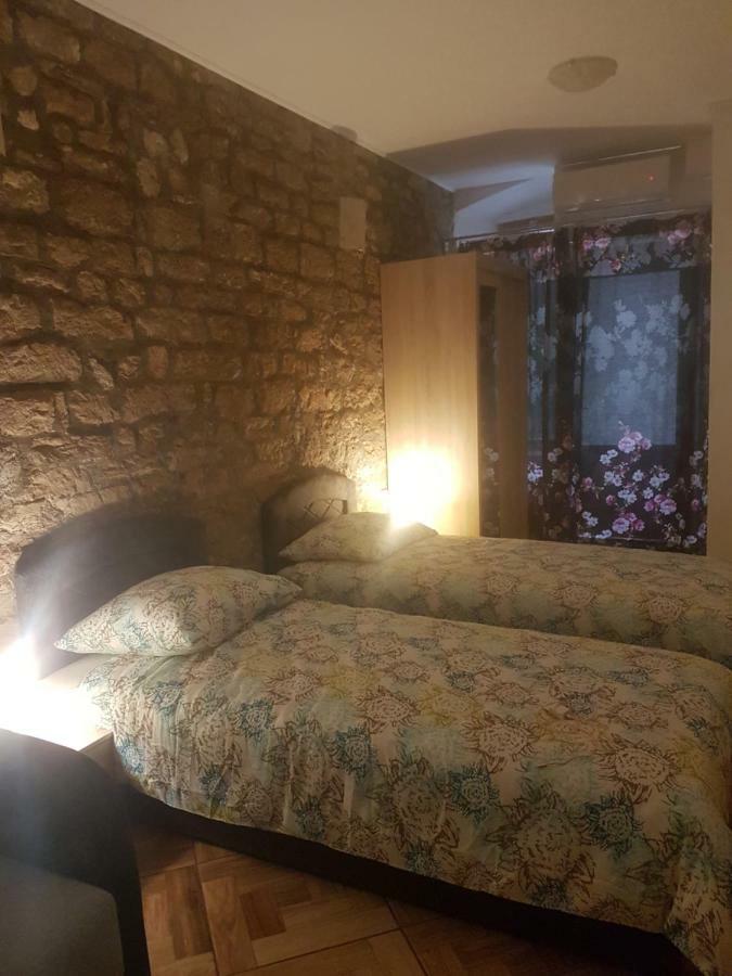 Studio Apartman Via Šibenik Eksteriør billede