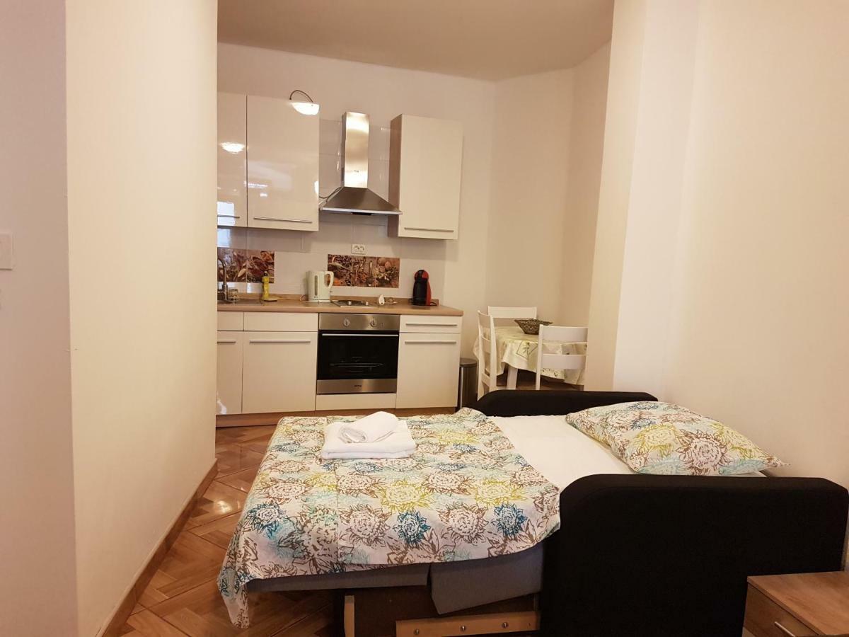 Studio Apartman Via Šibenik Eksteriør billede